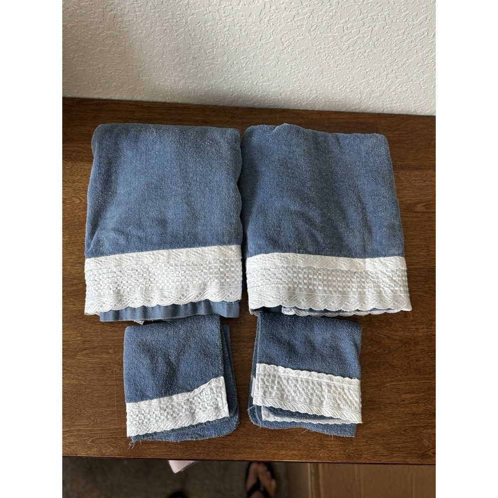 Vintage Avanti Towel & Wash Clothe Set Blue & White The Avanti Look Made In USA
